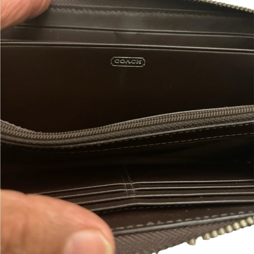 Coach Gramercy Op Art Quilted Signature Wallet Zip Accordion Clutch